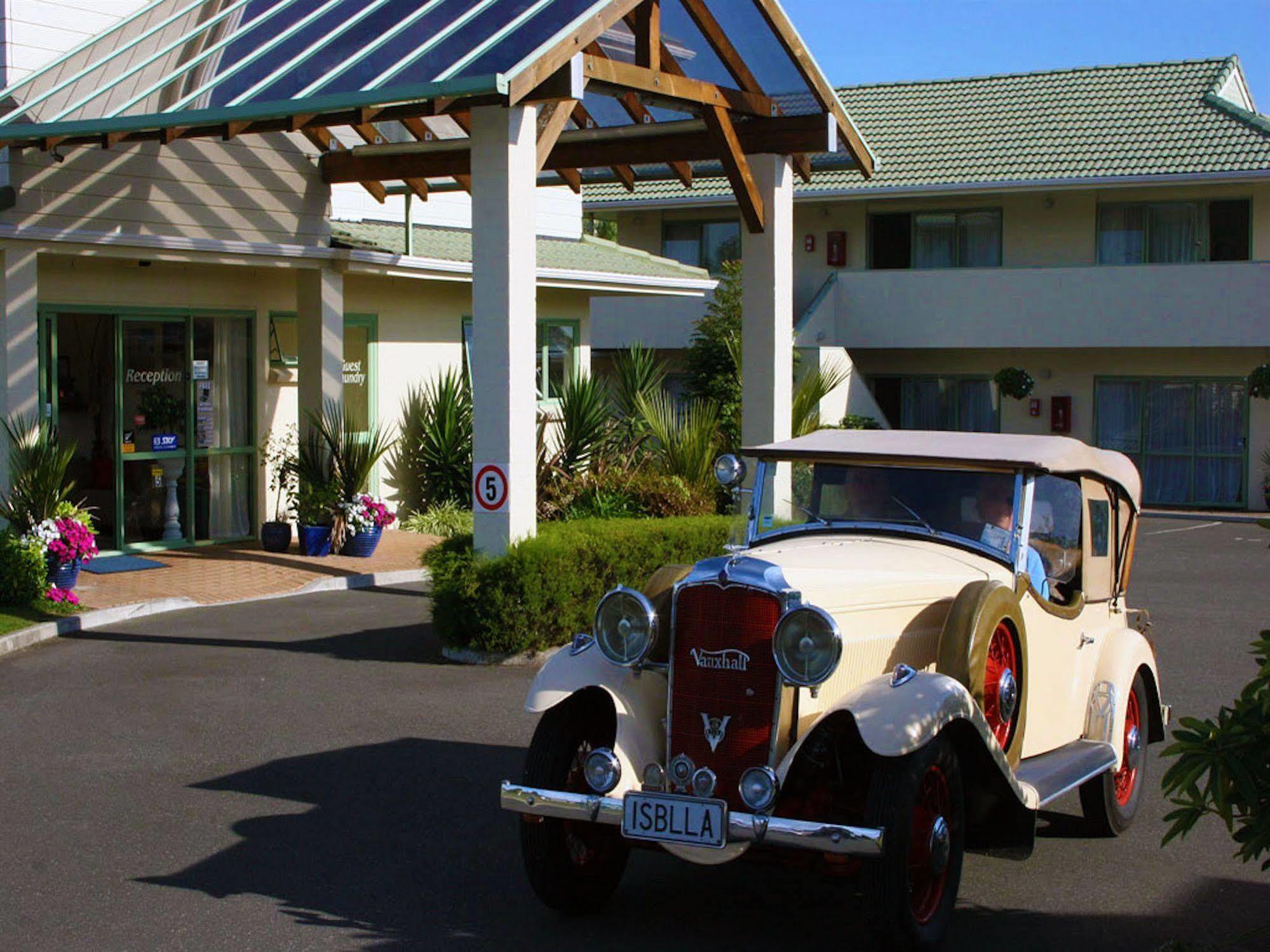 Birchwood Motel